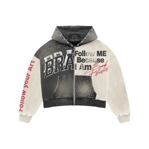 Sudadera con capucha corta con cremallera y tachuelas en gris y blanco Follow Me Because I Am |   Chaqueta Oversize con Estampado Gráfico Estilo Urbano |   Ropa Personalizada OEM - Product Image 2