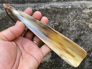 Chausse-pied artisanal en corne de buffle naturelle polie, court et de taille moyenne, artisanat indien - Product Image 2