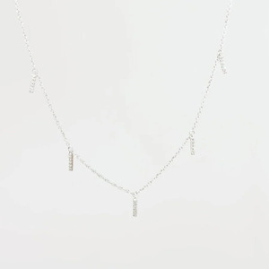 Collar con Colgante de Barra de Diamantes en Oro Blanco - Product Image 1