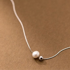 Collier en os de serpent en perles d'eau douce naturelles pour femmes Style rétro français minimaliste Polyvalent pour la clavicule Mode élégante - Product Image 2