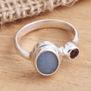 Anillo de Ópalo y Granate Hecho a Mano, Plata de Ley 925, Anillo de Compromiso Minimalista con Promesa de Amor para Mujer - Product Image 6