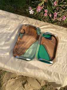 Bandeja de Servir de Resina y Madera de Nogal, Bandeja Decorativa Personalizada con Asas, Regalo de Inauguración de Casa, Tema de Playa, Bandeja de Servir Hecha a Mano - Product Image 2