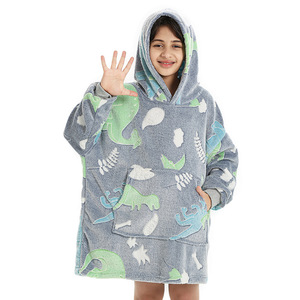 Sudadera con Capucha y Manta Personalizada con Diseño Sublimado, Material 100% Poliéster que Brilla en la Oscuridad - Product Image 2