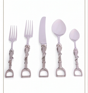 Ensemble de couverts uniques en acier inoxydable finition satinée, style équestre, pour dîner de luxe, mariage, hôtel et table. - Product Image 1