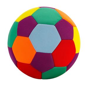 Ballon de football d'intérieur souple pour enfants et jeunes, haute adhérence, rebond réel, jeu silencieux, taille 4, rembourré en mousse, respirant, léger, durable, personnalisable - Product Image 1