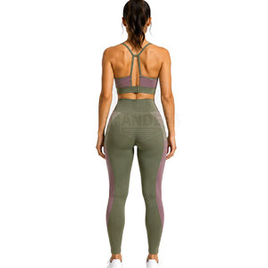 Ensemble de yoga pour femmes de haute qualité, idéal pour la gym, la remise en forme, les entraînements, tissu respirant, parfait pour le yoga, la course à pied et le quotidien. - Product Image 4