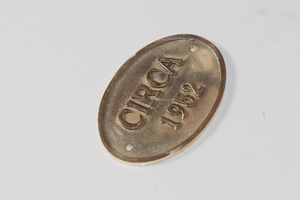 Plaque de signe d'année en laiton massif aspect antique Plaque de numéro de maison en laiton rustique Plaque de style année Signes muraux Nouvelle plaque de date de cadeau de maison - Product Image 3