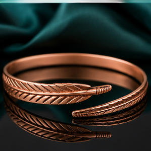 Brazalete de Cobre Tallado con Plumas de Primera Calidad, con Imanes, Joyería Metálica de Moda, Regalo Promocional Novedoso - Product Image 2