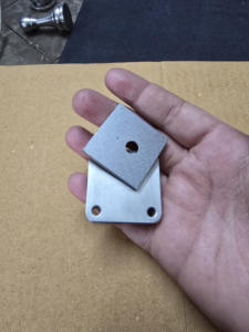 Placas Metálicas Perforadas de Latón Personalizadas, Mecanizadas por CNC para Soporte de Construcción y Fijación de Farolas - Product Image 5