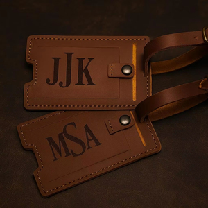 ป้ายแท็กกระเป๋าเดินทางหนังแท้พร้อมโลโก้สั่งทำ ป้ายติดกระเป๋าเดินทางแบบมีฝาปิด ป้ายติดกระเป๋าเดินทางสุดหรู ป้ายติดกระเป๋าเดินทางขายส่ง LMP-0175 - Product Image 1