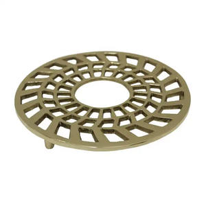 Sous-plat rond en aluminium finition dorée avec motif floral, résistant à la chaleur, pour protéger les casseroles et les marmites, et protéger la table à manger - Product Image 4