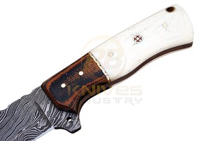 Cuchillo de Caza Personalizado de Acero de Damasco, Hoja Fija, Full Tang, para Supervivencia al Aire Libre y Camping, con Funda de Cuero - Product Image 3