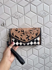 Cartera de Mujer de Cuero Genuino con Diseño a Cuadros Blancos, Estilo Vintage, Hecha a Mano, la Más Vendida - Product Image 1
