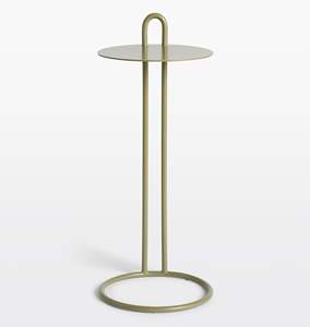 Mesa de Centro Delgada con Acabado Dorado y Tapa de Vidrio Cuadrada, Mueble de Diseño Contemporáneo que Ahorra Espacio para una Sala de Estar y Bar Elegantes - Product Image 4