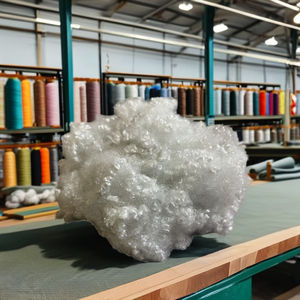 Fibra Vikohasan ofrece fibras cortadas de poliéster blanco HCS 7D recicladas, siliconizadas, de bajo precio, para relleno de cojines de sofá y juguetes. - Product Image 1