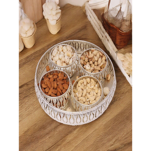 Plato de servir redondo de metal blanco con 7 cuencos, diseño tradicional grabado a mano para presentación de nueces y frutas secas. - Product Image 6