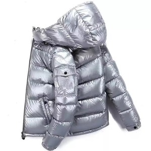 Veste matelassée noire brillante personnalisée pour homme, vente en gros, manteau à capuche brillant, veste d'hiver chaude rembourrée, vêtement d'extérieur OEM de haute qualité - Product Image 4
