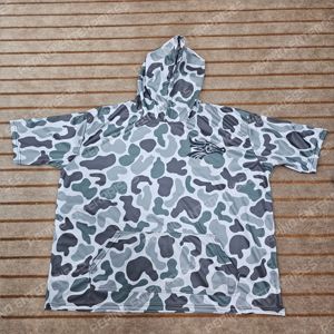 เสื้อแจ็คเก็ตเบสบอลแบบมีฮู้ดพิมพ์ลายพรางแบบยูนิเซ็กซ์ แขนกุด แห้งเร็ว ผลิตจากโพลีเอสเตอร์ มีกระเป๋าหน้า เหมาะสำหรับใส่ในฤดูร้อน - Product Image 1