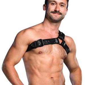 Harnais pour homme Slingshot Tri en fausse fourrure noir, ajustable à la poitrine, de qualité supérieure, sexy, en dentelle, pour tenue de club - Product Image 3