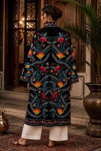 Bata Larga de Algodón 100% para Mujer con Estampado Floral, Cuello con Cordón Ajustable, Manga Larga, Tejido Suave y Elegante - Product Image 6