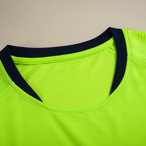 Ensemble d'uniformes de football personnalisés pour hommes et femmes, maillot et short de football professionnels, en vente en ligne au meilleur prix - Product Image 4