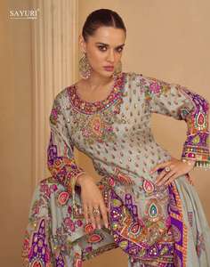 Traje cómodo de crepé natural estampado y con trabajo Aari, con pantalón palazzo y dupatta. Elegante ropa india para mujer. - Product Image 5