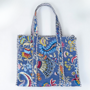 Bolso Tote Azul Hecho a Mano con Estampado, Bolso de Hombro Acolchado de Algodón Ecológico con Asa a Rayas, Bolso Obra Maestra de Alta Costura - Product Image 1