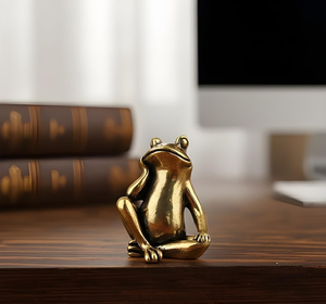 Figurine de grenouille en laiton artisanale, sculpture de grenouille assise, statue d'animal en métal mignonne, décoration de luxe pour la maison, ornement de table, objet de collection - Product Image 1