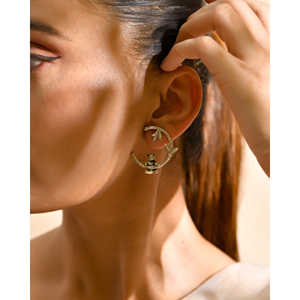 Aretes Colgantes de Plata con Diseño de Panda de Meera Jaipur, de la India - Product Image 1