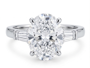 Bague en or blanc 18 carats avec diamant de laboratoire certifié IGI, taille ovale 2,00 carats avec pierres latérales trapézoïdales, clarté F VVS2, pour un usage quotidien - Product Image 2