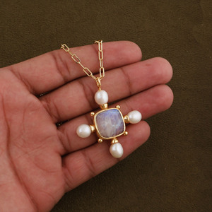 Collar con Colgante de Piedra Lunar Arcoíris Natural y Cadena Ajustable - Joyería de Perlas de Agua Dulce Multicolores con Baño de Oro - Product Image 4