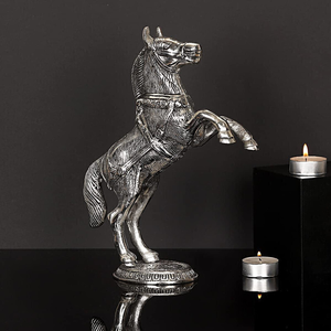 Figurine de cheval sauteur en aluminium plaqué argent avec un design de cheval détaillé pour table, salon, bureau, étagère, bureau - Product Image 5