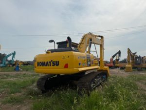 Excavatrice hydraulique sur chenilles Komatsu PC240-8 d'occasion, modèle 2023, prix bas, liquidation, excellentes performances, composants essentiels - Product Image 4