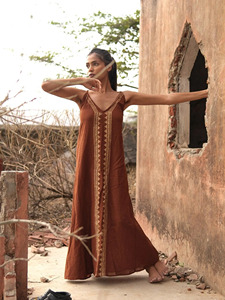 Vestido Maxi de Algodón Hecho a Mano con Borde Tribal Tradicional, Estilo Boho-Chic, Color Marrón Oxidado, Vestido de Verano para Mujer - Product Image 6