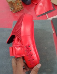 Wholesale Custom Made Leather Durable Curved Kick <b>Focus</b> <b>Pads</b> ,Hook & Jab Mitts Punching Kick Boxing Muay Thai Martial Arts - Product Image 3