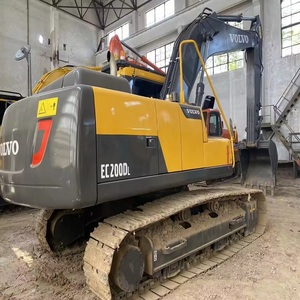 Excavadora hidráulica Volvo EC 200D de alta eficiencia, construida para brindar durabilidad, con una fuerte fuerza de excavación y un rendimiento estable. - Product Image 3
