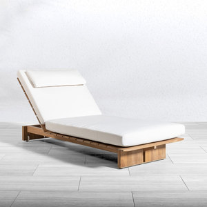 Tumbona de teca maciza de grado comercial con respaldo ajustable y cojín impermeable para proyectos hoteleros - Product Image 1