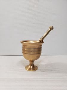 ชุดครกและสากทองเหลืองคุณภาพพรีเมียมสำหรับบดเครื่องเทศ สมุนไพร และทำผงมาซาลาสดๆ ที่บ้าน - Product Image 4