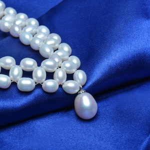 Collier pendentif en perles fantaisie fait main par Tilian, perles d'eau douce en forme de riz, tissé, mignon et élégant, cadeau - Product Image 4