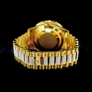 Montre-bracelet de luxe personnalisée en or jaune avec demi-diamants en moissanite et cadran intelligent, cadeau idéal pour homme - Product Image 5