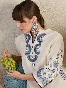 Conjunto de Kurta y Pantalón de Algodón Blanco Bordado Tradicional para Mujer, Corte Regular, Estilo Casual de India y Pakistán - Product Image 3