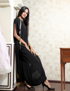 Vestido plisado negro con detalles de borlas, vestido maxi holgado con mangas cortas para fiesta, tejido con cuentas y trabajo de cut-dana. - Product Image 5