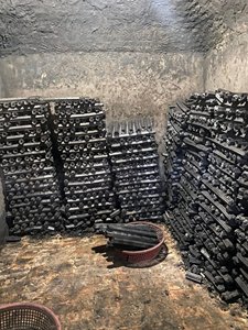 Machine à briquettes de charbon de bois de sciure de bois, combustible pour barbecue en bois dur, 7000-8000 Kcal/Kg, forme en morceaux, carbone fixe 75-85%, humidité 5% - Product Image 3