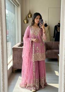Ensemble prêt-à-porter entièrement cousu avec haut en organza brodé de sequins, bas Sharara et dupatta - Product Image 1