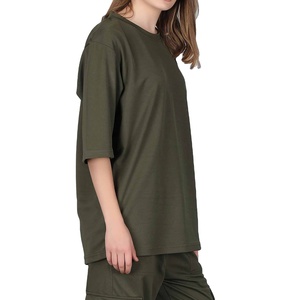 เสื้อครอปท็อปผู้หญิง 180GSM สกรีนโลโก้ได้ ทรงวินเทจ ล้างสีแบบแอซิดวอช ผ้าโพลีเอสเตอร์ 100% เนื้อผ้านุ่ม ระบายอากาศดี เสื้อยืดสาวเซ็กซี่ - Product Image 3