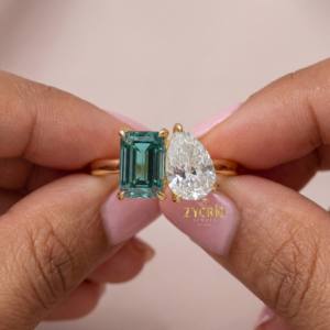 Bague de fiançailles moderne en or massif 14 carats avec diamant de laboratoire taille émeraude et poire de 3,12 carats, clarté VVS, design Toi et Moi, bijoux pour femme - Product Image 2