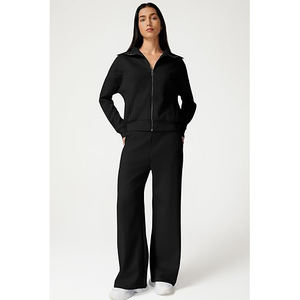 Ensemble de survêtement pour femme en nylon et élasthanne, construction à coutures plates, veste à col montant, leggings taille haute, ensemble technique - Product Image 3