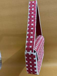 Sac bandoulière rectangulaire à rabat en perles de verre à carreaux rouges et blancs fait main avec sangle MS Handicraft Ms-wc-001 - Product Image 5