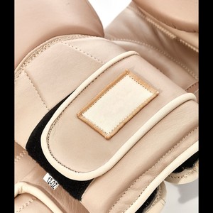 Gants de boxe respirants en PU beige avec fermeture et sangle de poignet lacée pour l'entraînement unisexe des adultes - Product Image 3