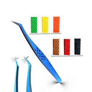 Pinzas para Pestañas de Alta Gama en Color Azul Plasma con Peso Equilibrado y Tecnología de Punta de Fibra para Aislamiento de Pestañas con OEM - Product Image 1